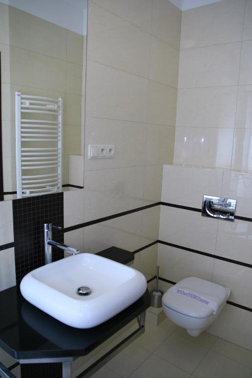 Hotel Alexandra Pobiedziska Habitación foto