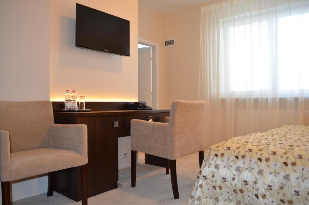 Hotel Alexandra Pobiedziska Habitación foto