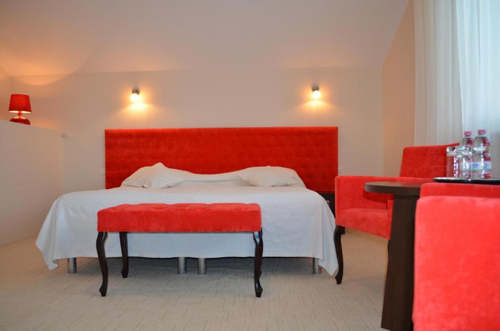 Hotel Alexandra Pobiedziska Habitación foto
