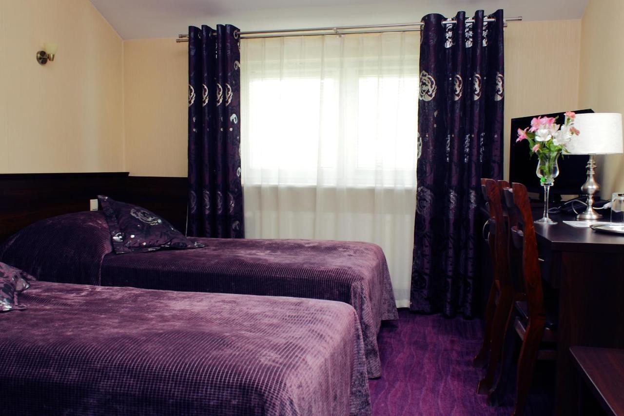Hotel Alexandra Pobiedziska Habitación foto